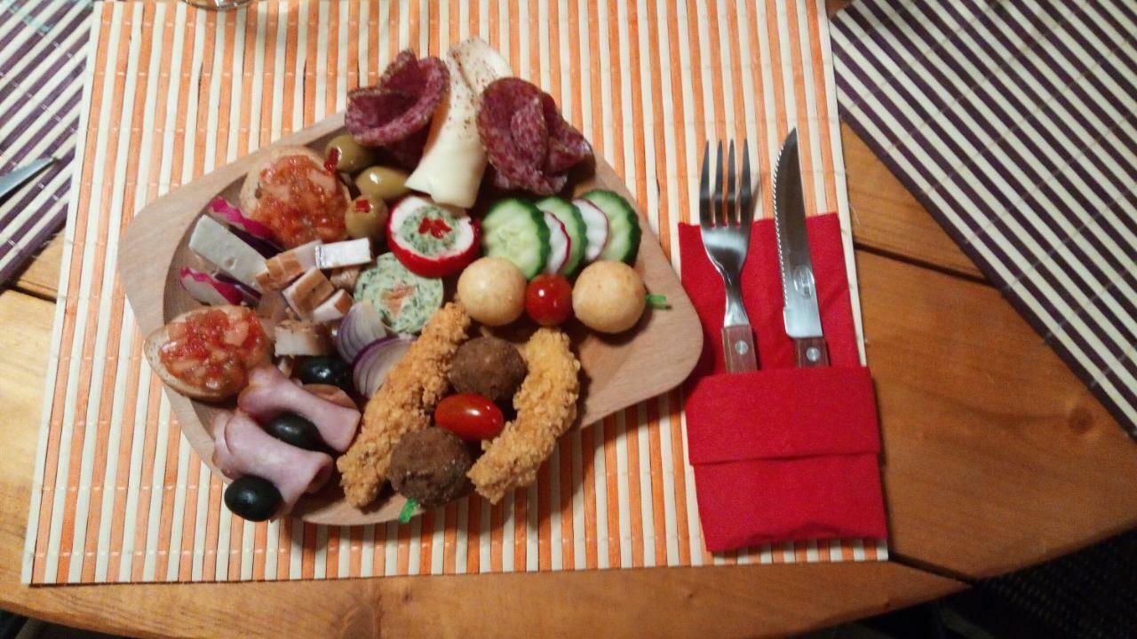 Hotel Raxand Residence Mioveni Eksteriør billede